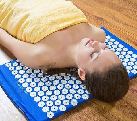 Aplikátor kuznetsov s děložní osteochondózou